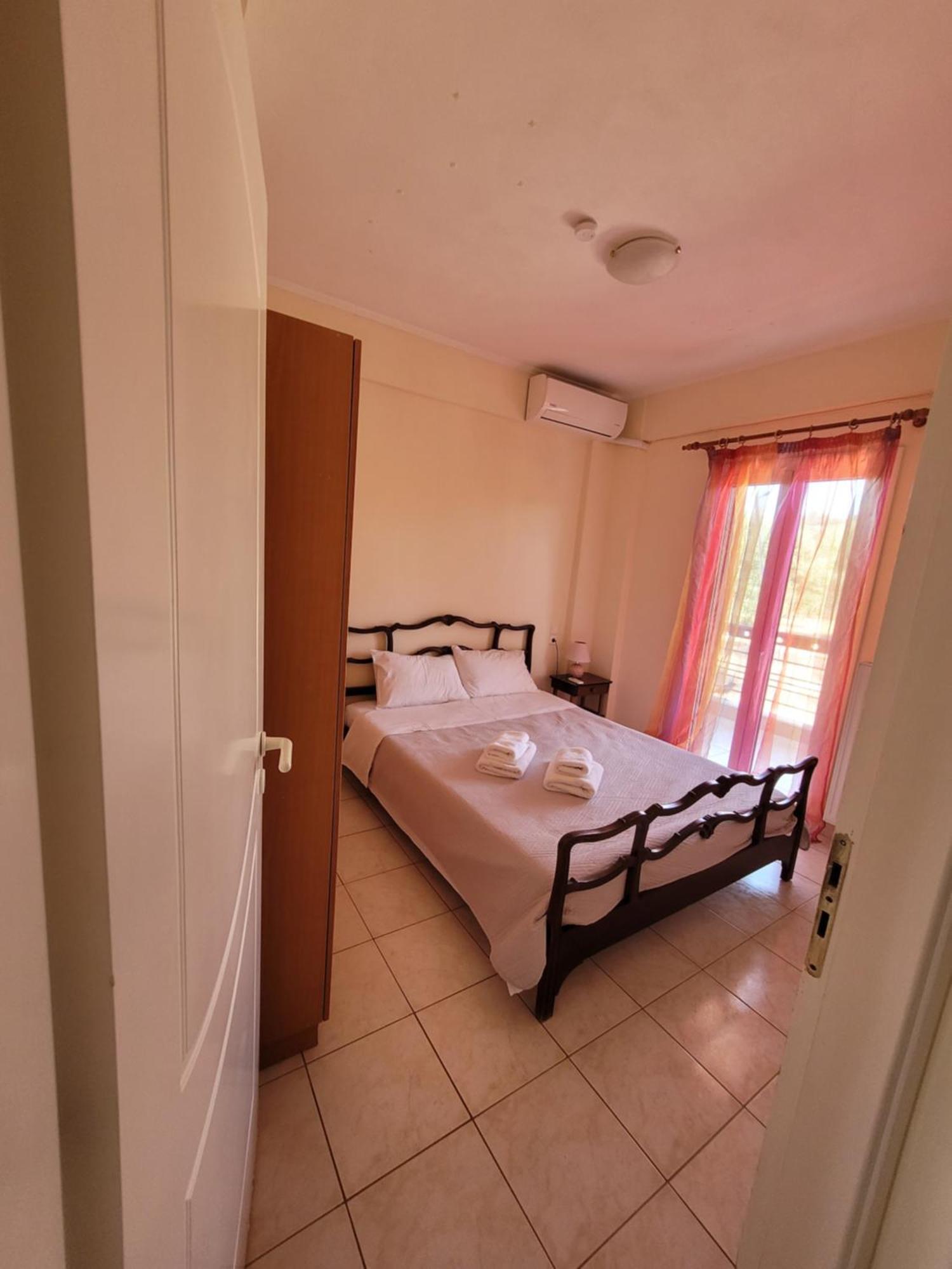 Ostria Seaside Apartments Patras Exterior photo